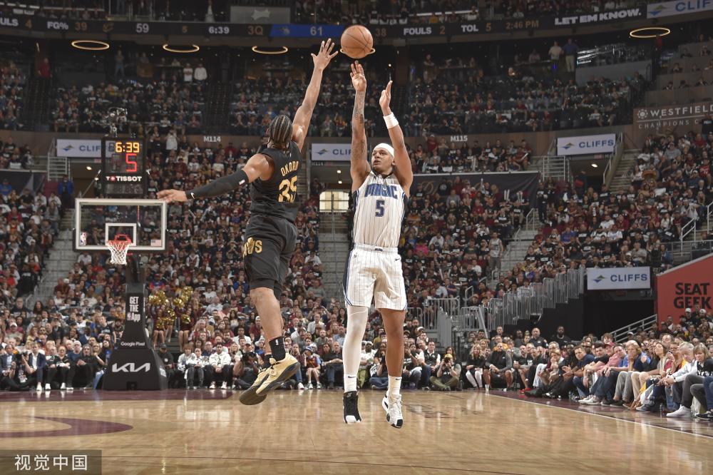 之势飞身扑 之势飞身扑